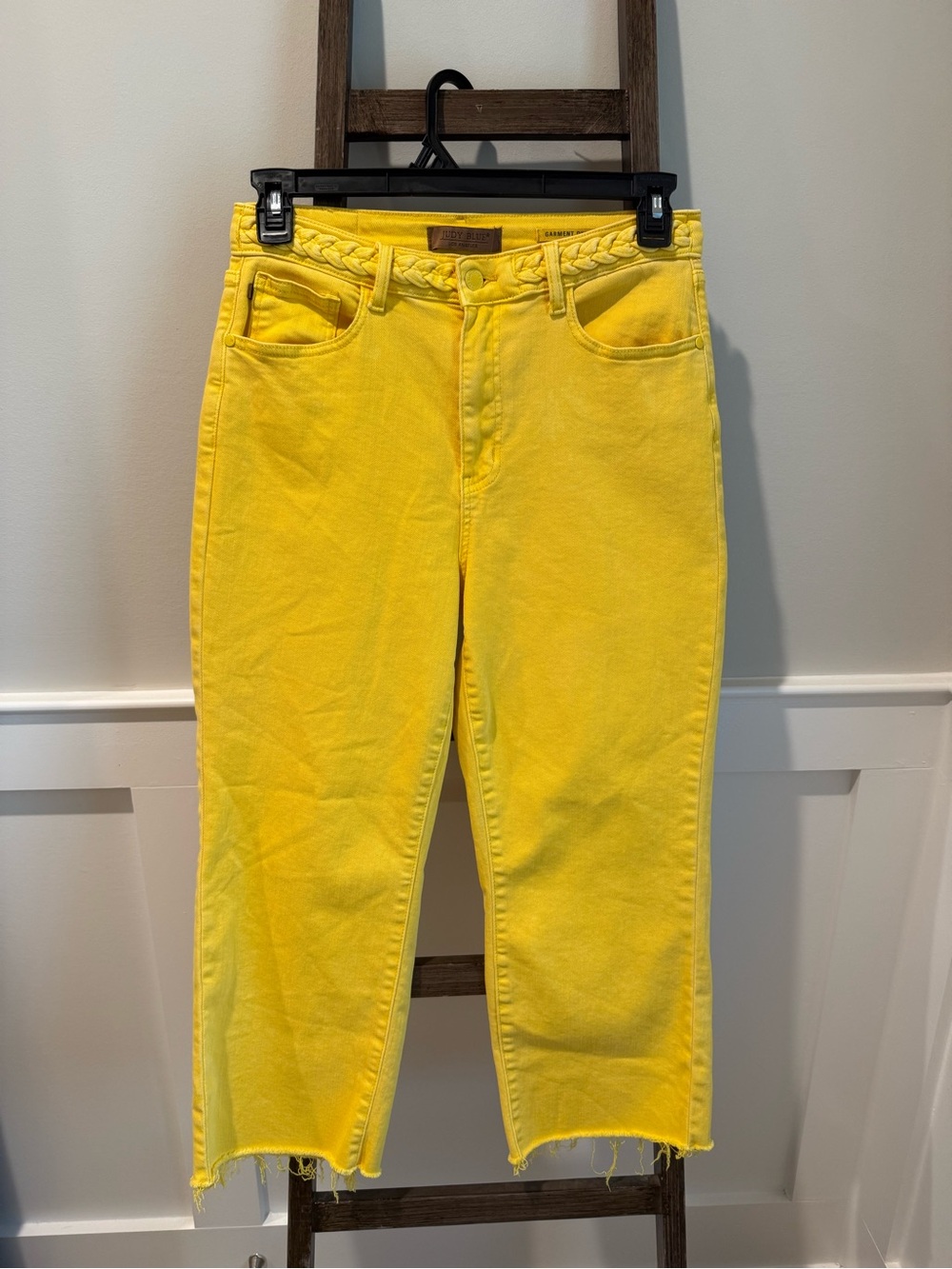 Judy Blue Sunburst Yellow Cropped Jeans with Braided Waist  size 11/30